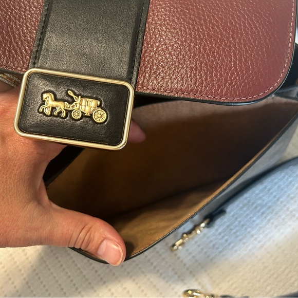 Coach Grace - Picture 9 of 11